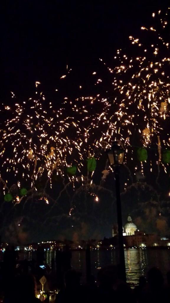 cocolumaco's tweet photo. E tra tutte quelle luci ... C'ero anch'io....🌙 http://t.co/ZWoVh0dWp4