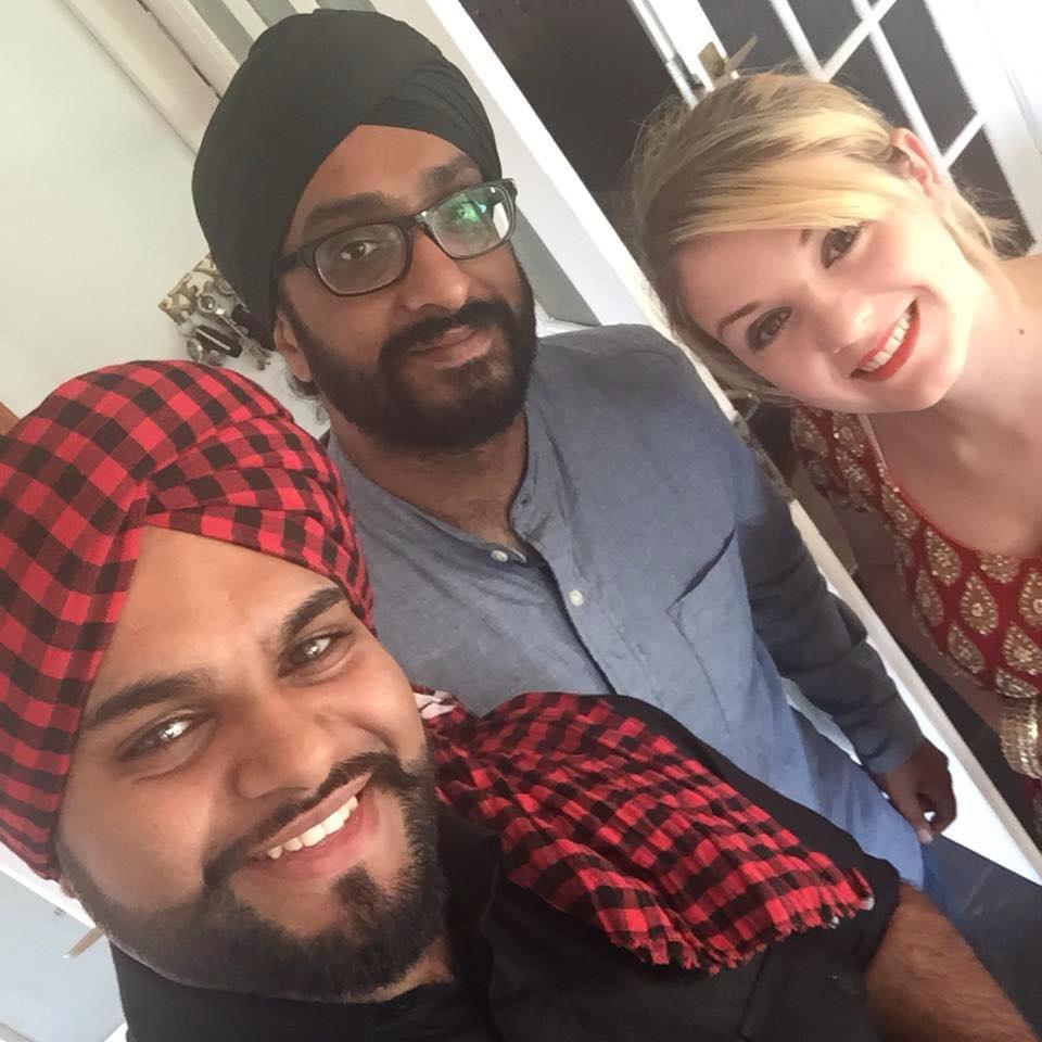 Diolch I bawb yn <a href="/GwylArall/">Gŵyl Arall</a> am gadael ni berfformio! Roedd <a href="/luckysbhullar/">Lucky.S.B.</a> a <a href="/mindasaundh/">Minda</a> yn wrth eu boddau!