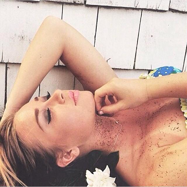LuvBodyScrub's tweet photo. Lazy Sunday scrub CC: @AlissaSHale http://t.co/i0KKp7szWj