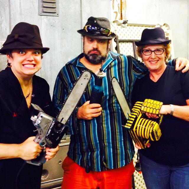 amorechefjenna's tweet photo. #icecarving @ICEGURU = too much fun! #tools #chickswithchainsaws http://t.co/GmhOqDztY1