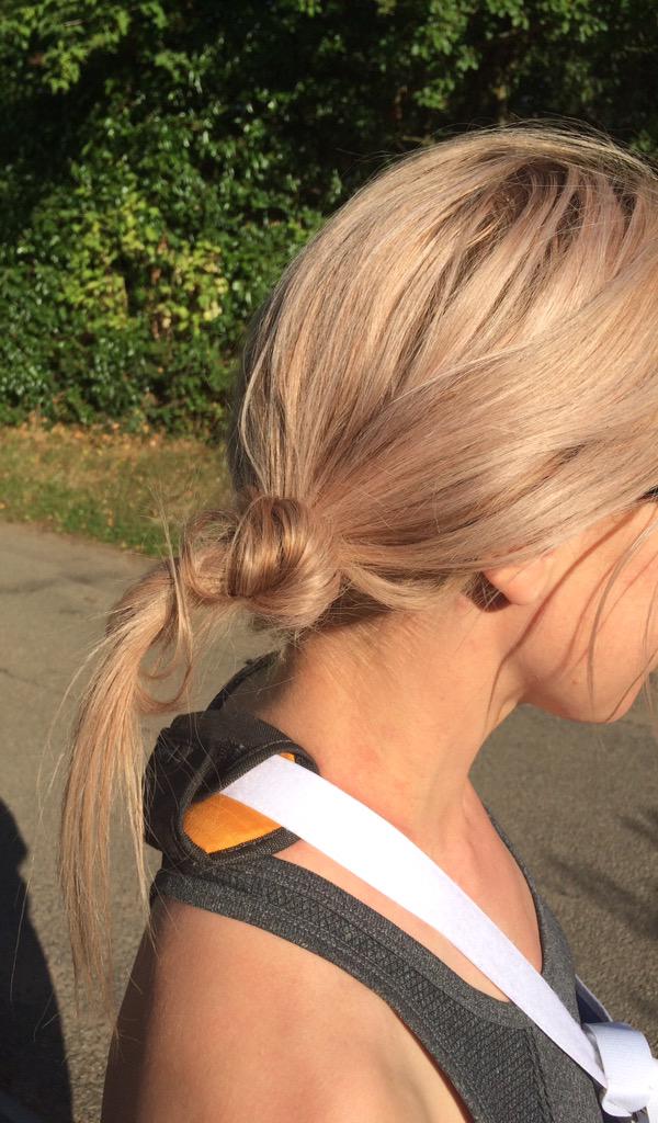 alimoult's tweet image. @SamiAnderson85 supermum!! Ha I was proud of getting my hair into a knot today! (Honestly try it🙈)#onearmchallenge