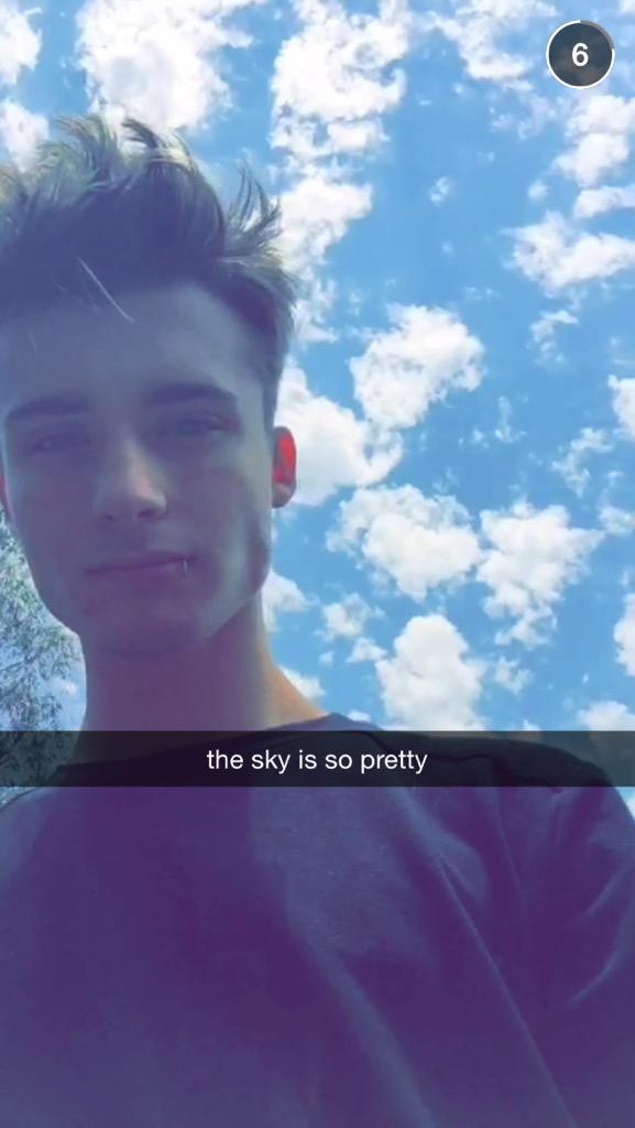 NEledrissi's tweet image. New snapchat from @WeeklyChris