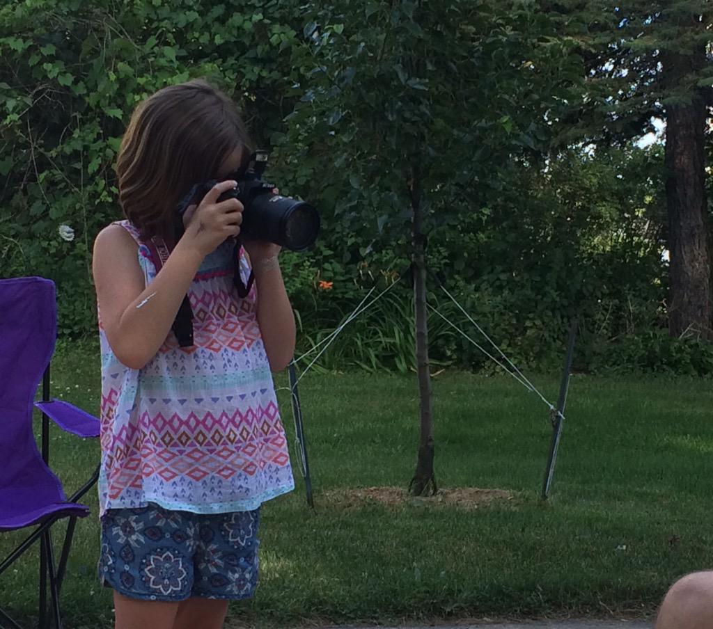 MyrnaWimmer's tweet photo. Look at my budding photographer! Starting her early. #reynasu http://t.co/yISVOuIJxv