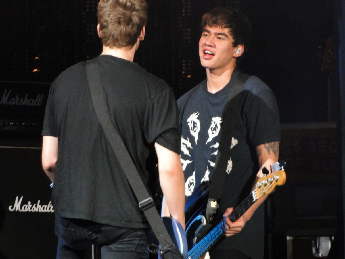 5SOSUpdate247's tweet image. Luke and Calum onstage last night in San Diego! 18.07.15 (4) #ROWYSOChulaVista