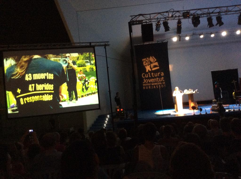 LaBallester's tweet photo. El auditorio recibe en pie a @Beatriz_Garrote. Hoy las risas sustituyen las lágrimas con @PotdePlomTeatre. @avm3j http://t.co/AQRTNU3Yq4
