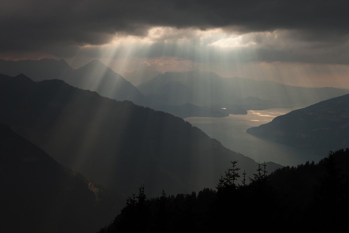 myinterlaken's tweet image. RT.@RobertBrodey #OpView. Final light over Lake #Thunersee from #SchynigePlatte. @MySwitzerland_e @OutpostMagazine