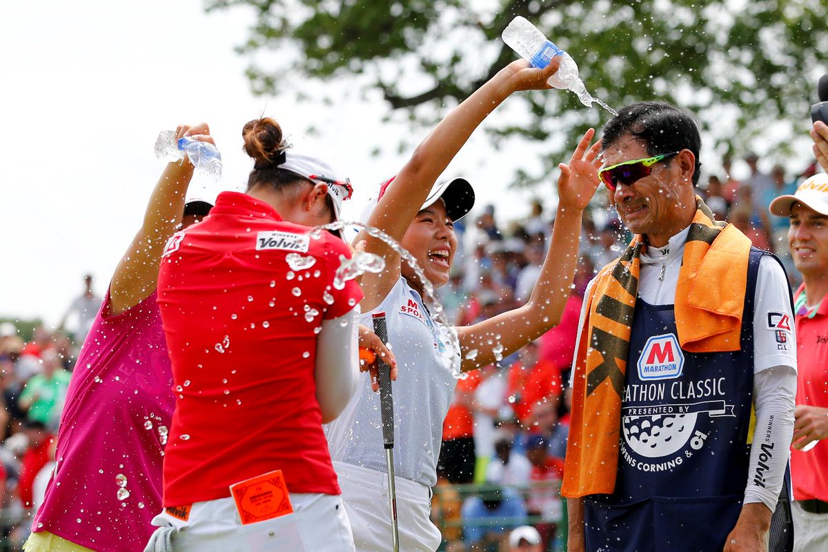 koreatimes's tweet photo. #ChellaChoi defeats Ha Na Jang in playoff to take 1st @LPGA title http://t.co/lyAnsRdUSd http://t.co/6CmnodHq0w