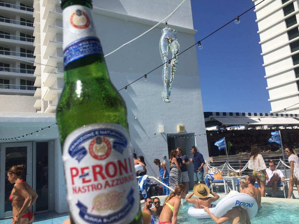 BirraBellaMia's tweet photo. It's a #DaytimeDisco party &amp; we're enjoying it #PeroniStyle 🍻 http://t.co/mjofPYc6Bj