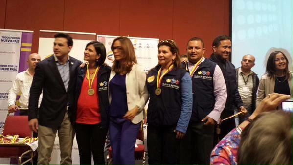 Tutores de la Guajira reciben la medalla de la #ExcelenciaDocente  #orgullosamentePTA