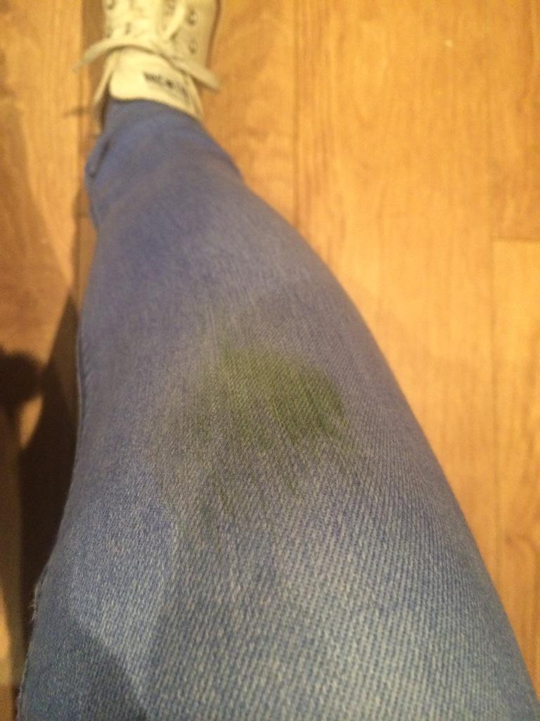 AmieH92's tweet image. This is what happens when you play rounders with the family lol ☺️🙈😂⚾️ #competitivefun #grassstains #diving