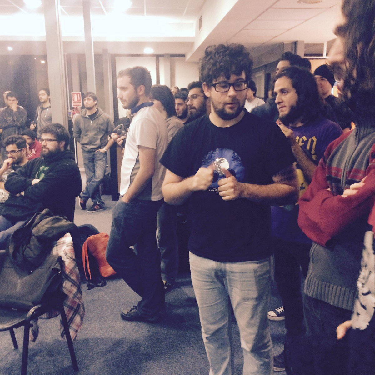 Ideingenio's tweet photo. Terminando el #WinterJam15 🎮, ¡todavía quedan algunos productos por ver! 😀 @UruguayGamer @UniversidadORT #gamedev http://t.co/sMmlanDNAN