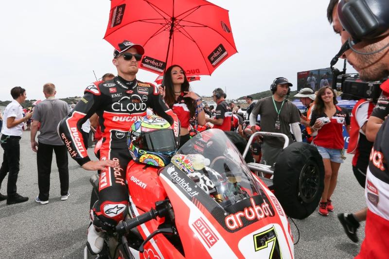 ducachef's tweet photo. Chat Davies.. 
Laguna Seca Wsbk 2015 Race1.. http://t.co/e3W8vQiMBM