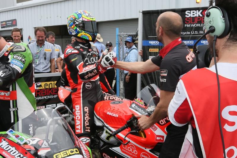 ducachef's tweet photo. Chat Davies 
...Laguna Seca Wsbk 2015 Race1 http://t.co/CABoE9NSe5