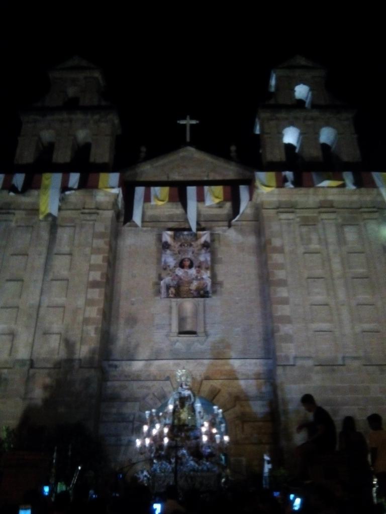 semanasantadMLG's tweet photo. La virgen del Carmen a las puertas de su iglesia http://t.co/ysepPbdVLX