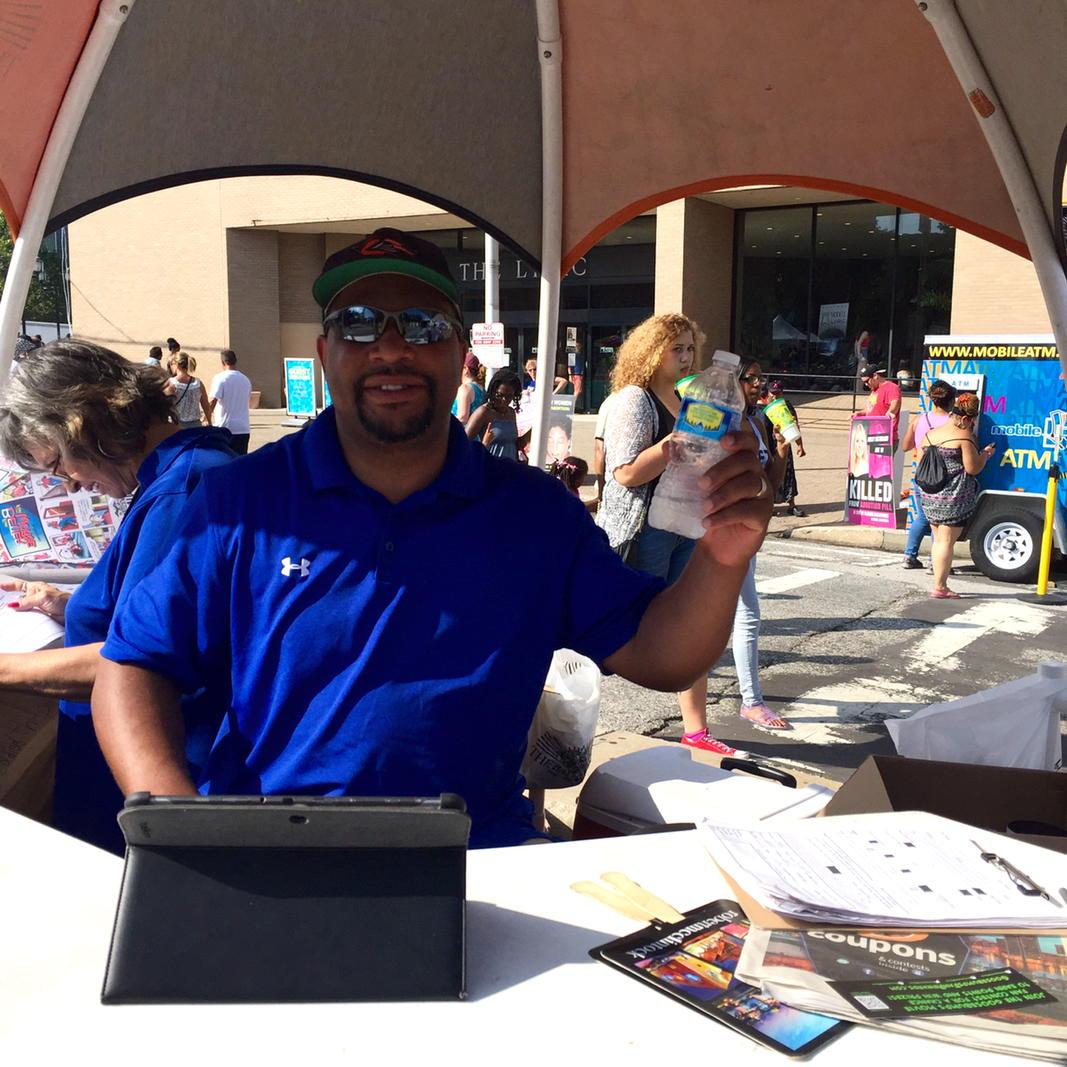 ArtscapeTweets's tweet photo. Our friends from @baltimoresun doing it right this hot #Artscape2015 day &amp; drinking plenty of H20! #stayhydrated ppl! http://t.co/awXQCl7KjY