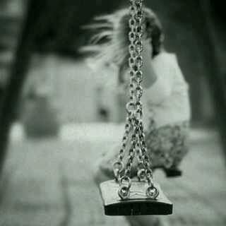 أصعَبُ شَيءِ هُو أنْ يَتخلّى عنكَ أحدَهُمْ وَ هٌوَ يَعلَمْ أنكَ تَحتَاجَهُ .!