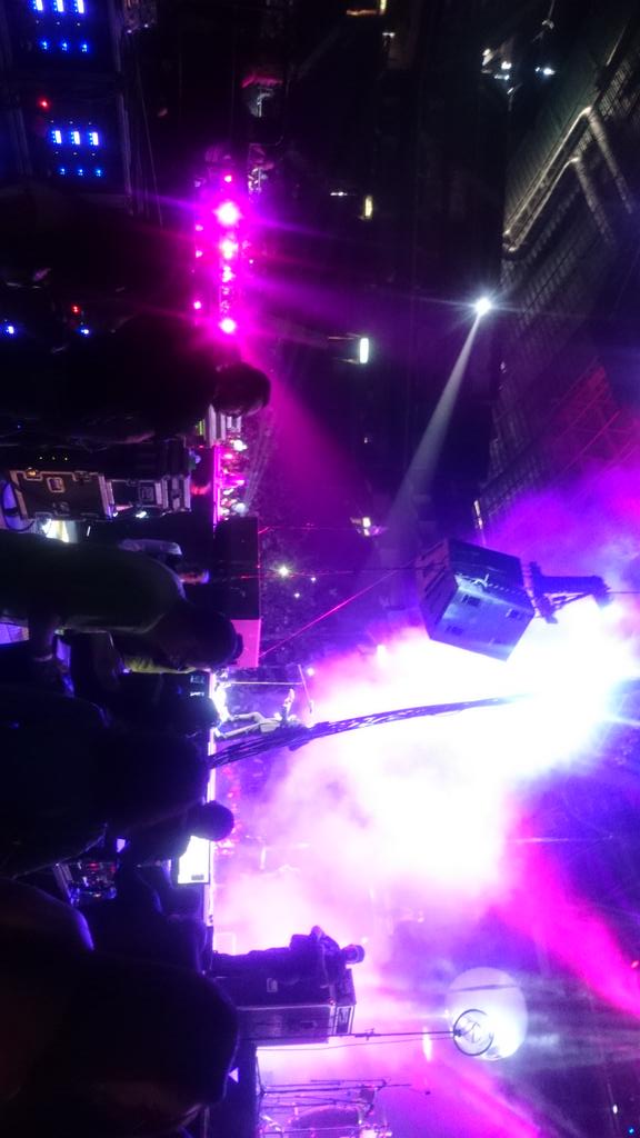 _Robert9513's tweet photo. Aquí bailando en la arena 😎 #Grupo #Digital http://t.co/MoPMMqOtlT