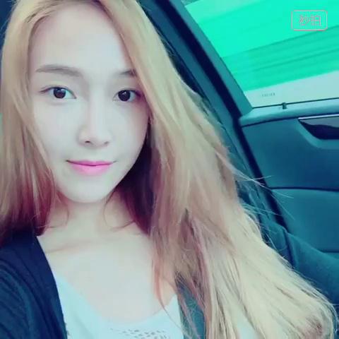 sicafeed's tweet photo. [WEIBO VIDEO] Sy__Jessica: Hello maomaos [太阳]🌻☀  Have a lovely day! http://t.co/yAzabmyi9j . http://t.co/jWOerDGojv http://t.co/Lwr2o1vUFI