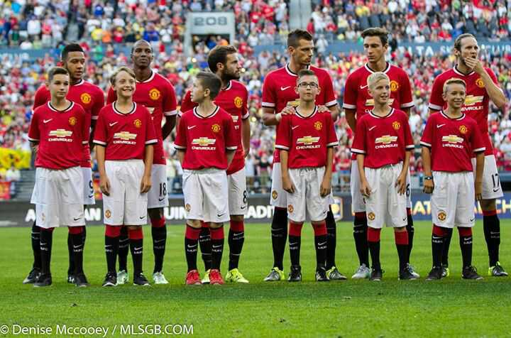 unitedarmyfc's tweet photo. Louis van Gaal mengaku senang dengan performa barisan pertahanan Manchester United. #mufc http://t.co/8V4E91oh6j http://t.co/HU1IRl7zIL