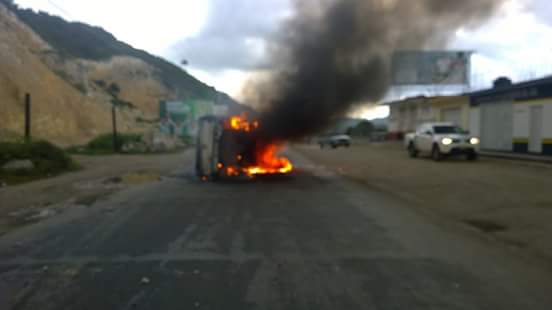 BetoBallinas's tweet photo. @CCQ_PRI en Comitán, Chiapas Los jóvenes queremos paz, pedimos su respaldo, el verde esta hundiendo a nuestro estado. http://t.co/602wqw0p91