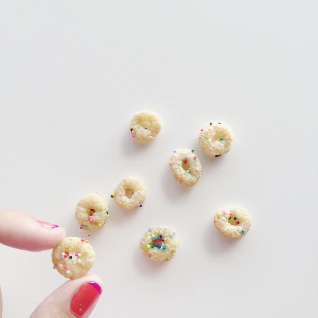 #Donut <a href="/realcapncrunch/">Cap'n Crunch</a>?! Yes pulease! 😍🎉🍩 #captaincrunch #donutcereal #cereal #sprinkledonuts #doughnuts #gleamsters