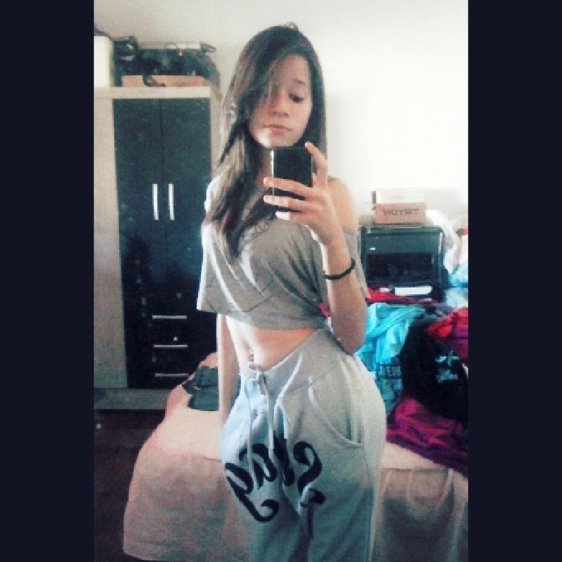 luanacintra2001's tweet photo. Ta na cara que eu sem você Sou abelha sem mel O sol sem a lua Estrela sem céu Uma noiva sem véu Assim sou sem você🍃🎶✌ http://t.co/xKkwU7fedg