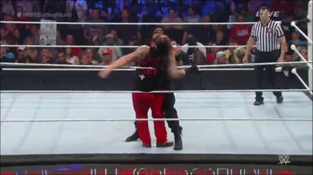 RomanReignsNet's tweet photo. Roman is taking it to Bray! #WWEBattleground #RomanReigns #IBringTheFight http://t.co/jEqtJZv0B4