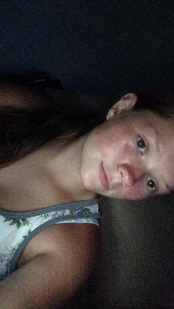 cashspole's tweet photo. @maddiewelborn MADDIE NEEDS TO FOLLOW ME BACK. BC SHES HOT AF AND IM A TOMATO http://t.co/rDDaIPfK2M