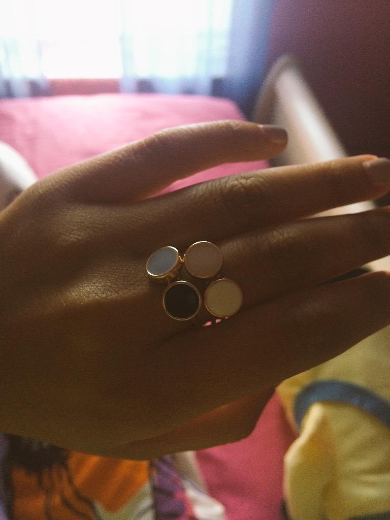 cmariexo20's tweet photo. the cutest stackable rings 😍✨ #finallyfoundsome http://t.co/VCUeOJOduK