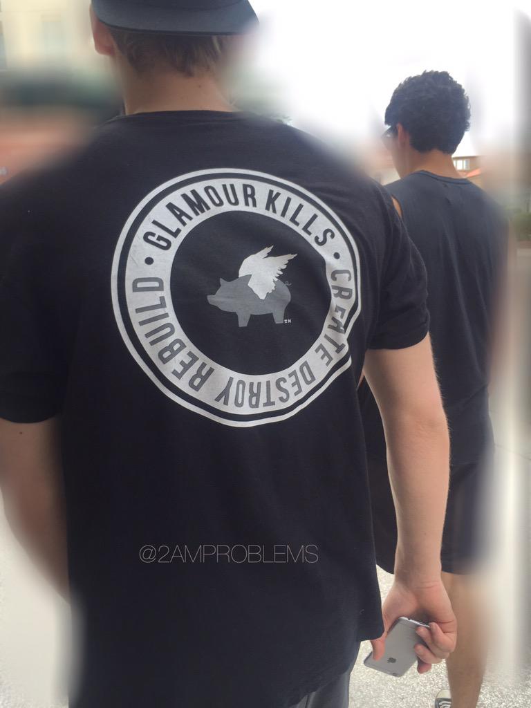 5SOSUpdate247's tweet image. Luke and Calum out in Irvine, CA today! 19.07.15 || @2AMPROBLEMS