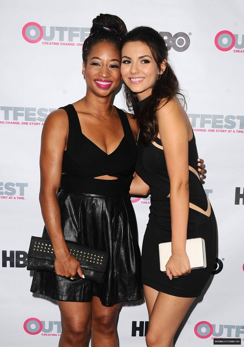 VictoriaJustice's tweet photo. Amazing time @ the premiere of Naomi &amp; Ely's #NoKissList w/ my talented cast &amp; director @HanggiLove <3 @NoKisslist http://t.co/r4vcoLJ0dn