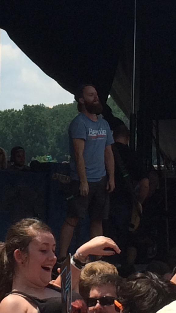 Em0_Matt's tweet photo. @headabovewater lookin tired #warpedtour #holmdel http://t.co/kF01Zn3kUT