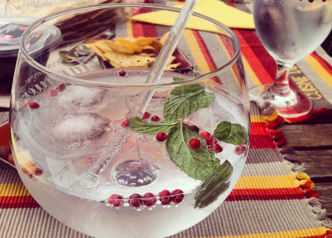 Quiero un gin tonic, no una ensalada ow.ly/POjoJ España, el único país que lo prepara con una menestra