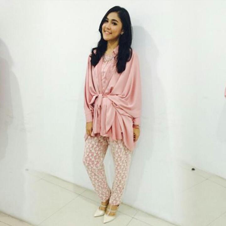 #NoviChiBiEdisiLebaran \()/ <a href="/Noeey_Chibi/">Novi Herlina</a> 😍😘💞 <a href="/GrandDadapCity/">Grand Dadap City</a> 🏬 ^^
