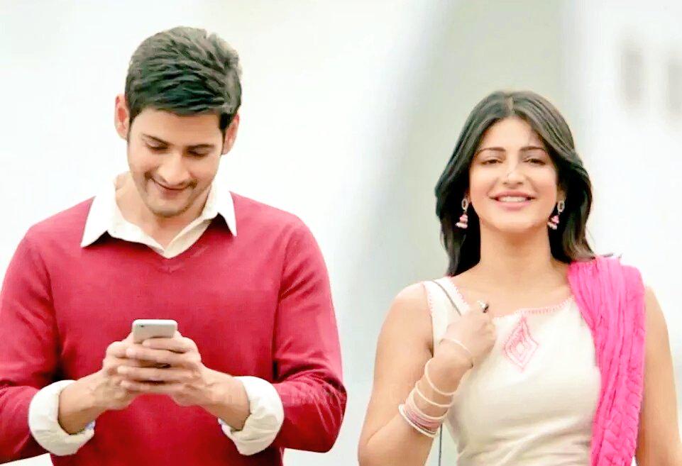 ShrutiHaasan_FC's tweet image. Entha cutega unnaru mee iddarum. Waited for years to see this amazing pairs n finally it&apos;s happened @shrutihaasan 😘😘😍