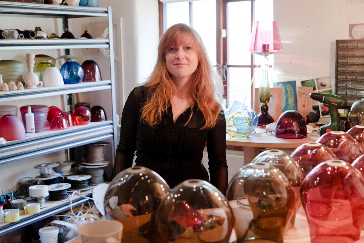 EntouragePost's tweet photo. #MicroInterview #EstherPatterson @curiousastudio Enticing gleam of handblown lights http://t.co/7MplLHJi82 http://t.co/PbTV3dSBLP