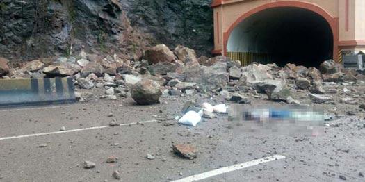ndtv's tweet image. Landslide-hit Pune-Mumbai expressway reopened for traffic goo.gl/nTWxh9