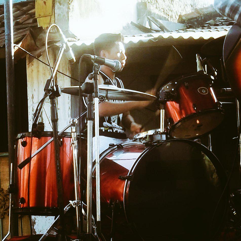mickymoshID's tweet photo. Live at SUNDAMAJA thnks BROTHER!! http://t.co/Nuf2ygzG2u