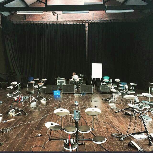 m0retreesplease's tweet photo. @joshhubber at @blueprintstudio at the weekend getting tips from @Elbow drummer @Juppelbow 
#learningfromthebest http://t.co/YW8JdzForM