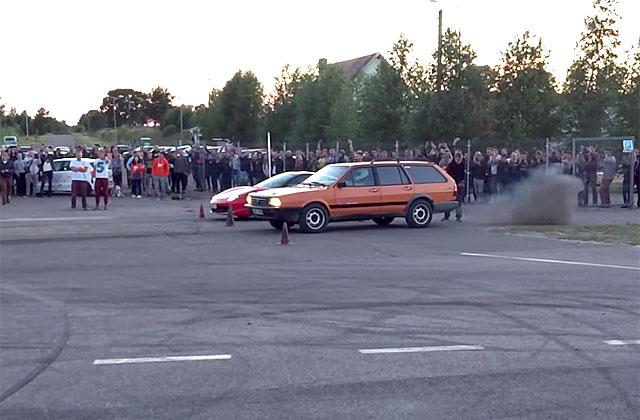 TVNET_zinas's tweet image. Vecs «pasāts» dragreisā pārspēj Ferrari go.tvnet.lv/u1hiig