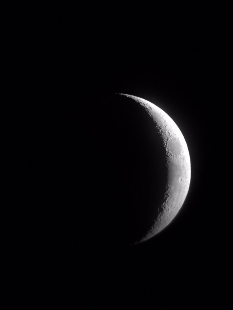 AFleaByte's tweet photo. Can almost make out the full shape in this picture of the moon. @awb_org http://t.co/e8SJv2YLFf