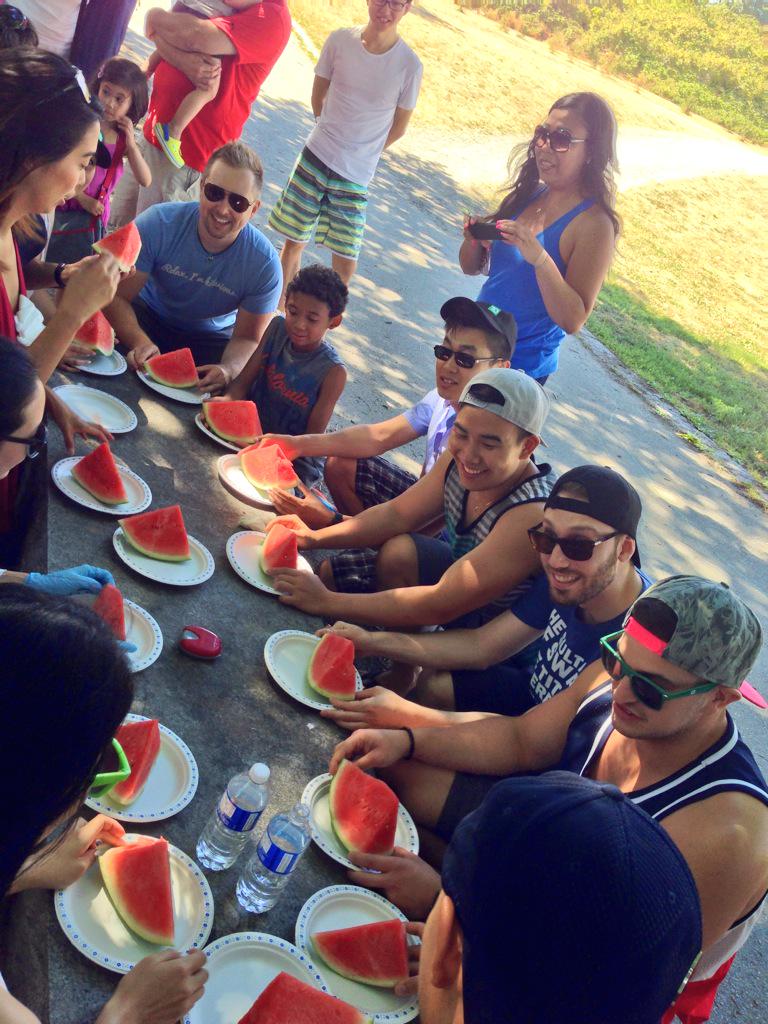 cristince7's tweet photo. ...and that's a wrap to our 1st #vancouvercorebbq #LegendarytotheCore #legendarygamesofcore #notEnoughOrTooMuchFood http://t.co/8mnDZOdL6M