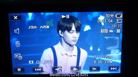jonginsg's tweet photo. [RT PLS] We're trying to find the person who used a laser pointer on Kai (aiming his eyes) during 719 Beijing con: http://t.co/1dABibtJ83