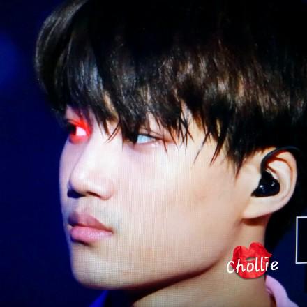 jonginsg's tweet photo. [RT PLS] We're trying to find the person who used a laser pointer on Kai (aiming his eyes) during 719 Beijing con: http://t.co/1dABibtJ83