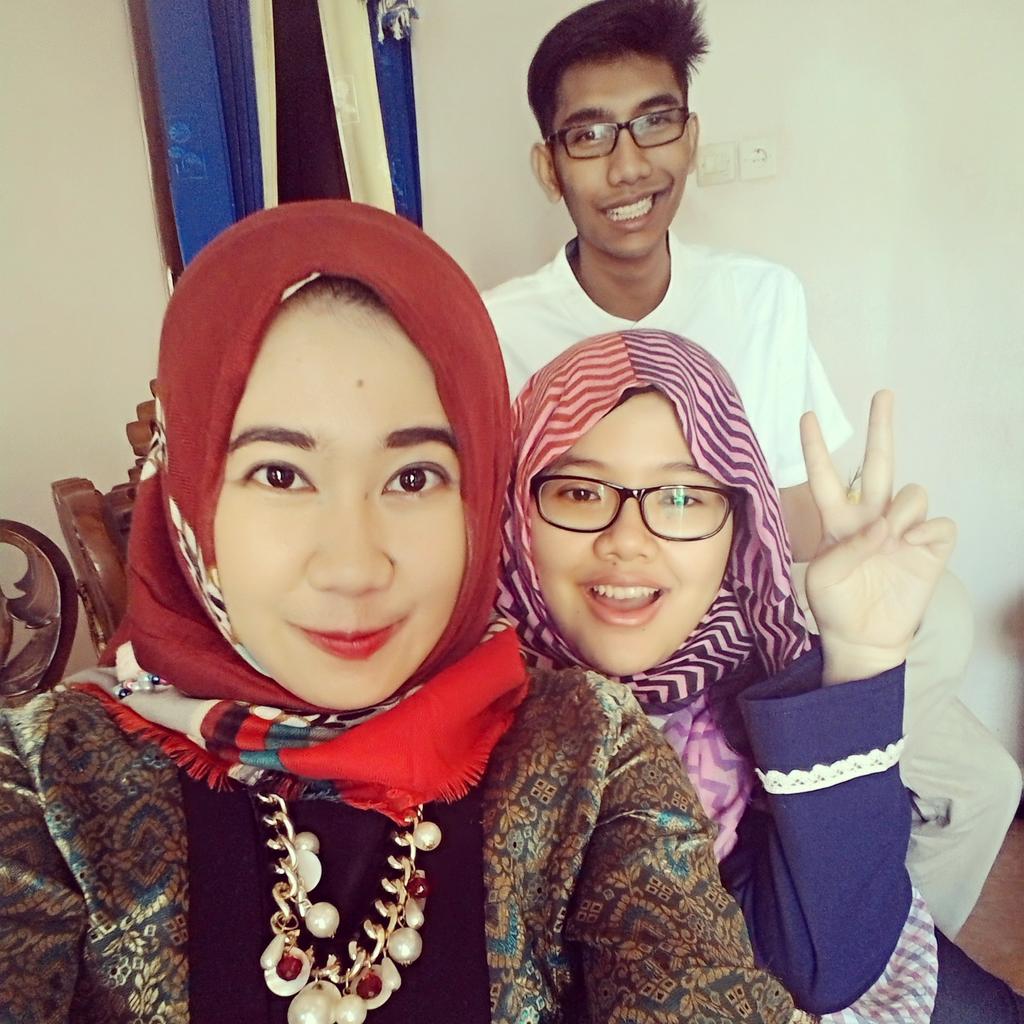 ekayunila's tweet photo. selamat lebaran. minal aidzin wal faidzin, mohon maaf lahir dan batin. http://t.co/bpyLQOb52j
