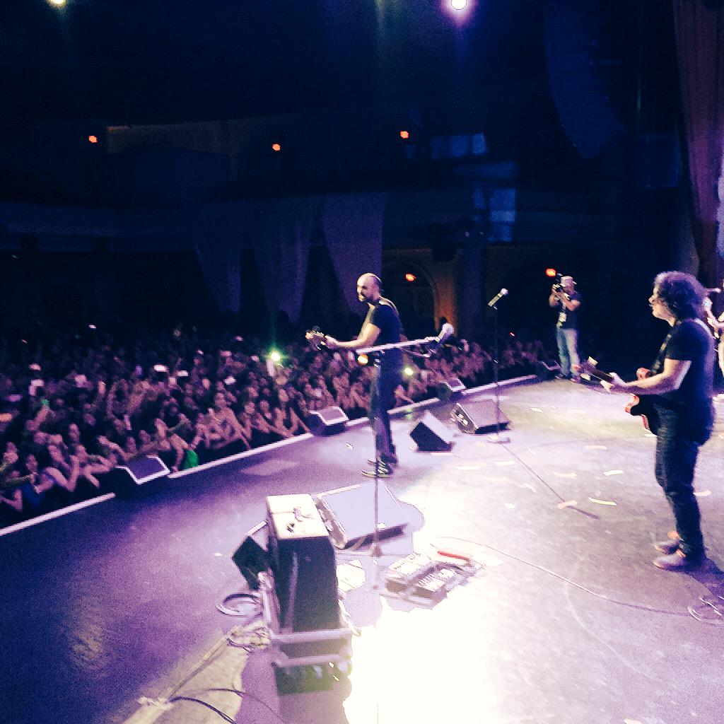 AbelPintos's tweet photo. Esto fue el show sorpresa en #Orlando para 1.800 chicas que cumple 15 años con @Funtime15 , estuvo tremendo! http://t.co/KYDrgPQb9l