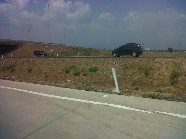 Tol Cipali dari kedua arah ramai lancar..... Tetep jaga keselamatan dan patuhi rambu2 :D