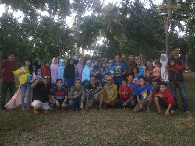 FirdausDebby's tweet photo. Keluarga besar http://t.co/TZWjYHuuIg