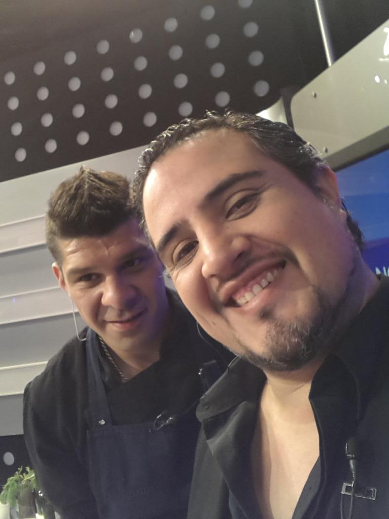 Ya al aire estamos vivos y coleando si señor, #NochedMias #LaNocheMeconfunde #TongaBartender #Cocinachichero