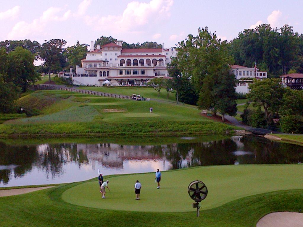 BForgFoundation's tweet photo. 5 days away from #BDF13. Who's going to bring home yellow? #BForgFoundation #golf #5thmajor #CongressionalCC http://t.co/AUhP6kJVSi